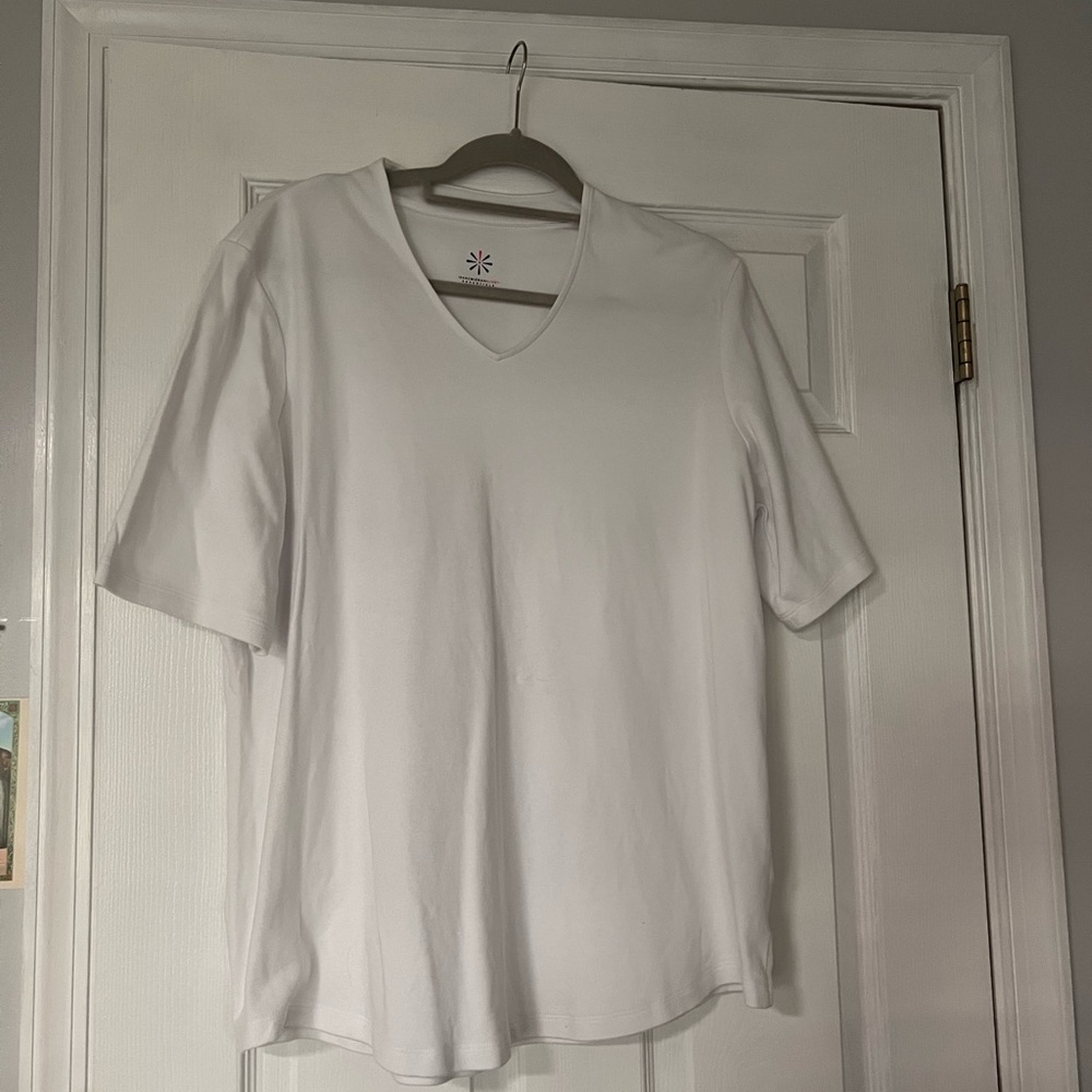 Isaac Mizrahi White V-Neck T-Shirt